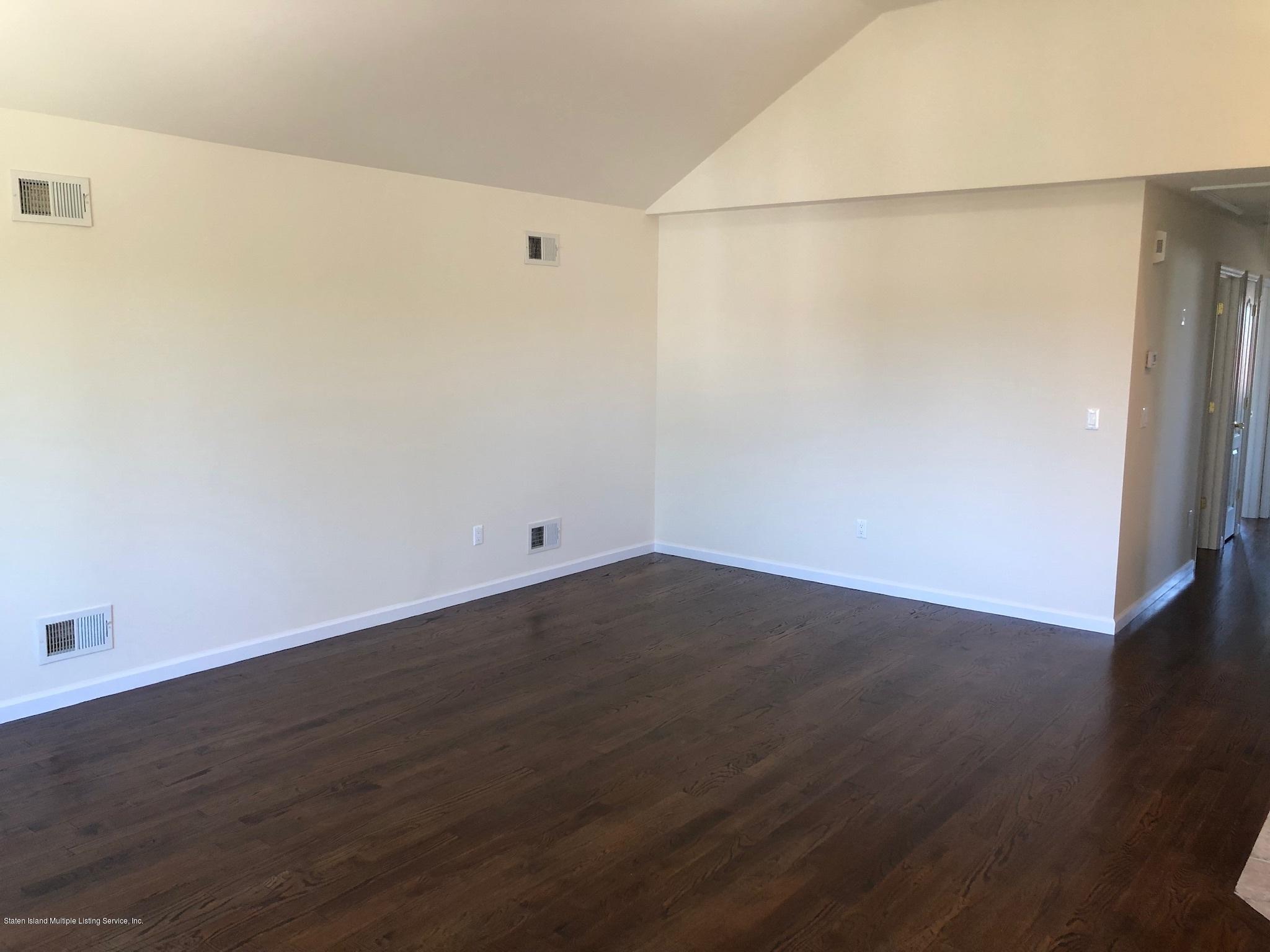 600 Foster Road Staten Island, NY 10309 - Photo 5 of 12 Living room/Dining room