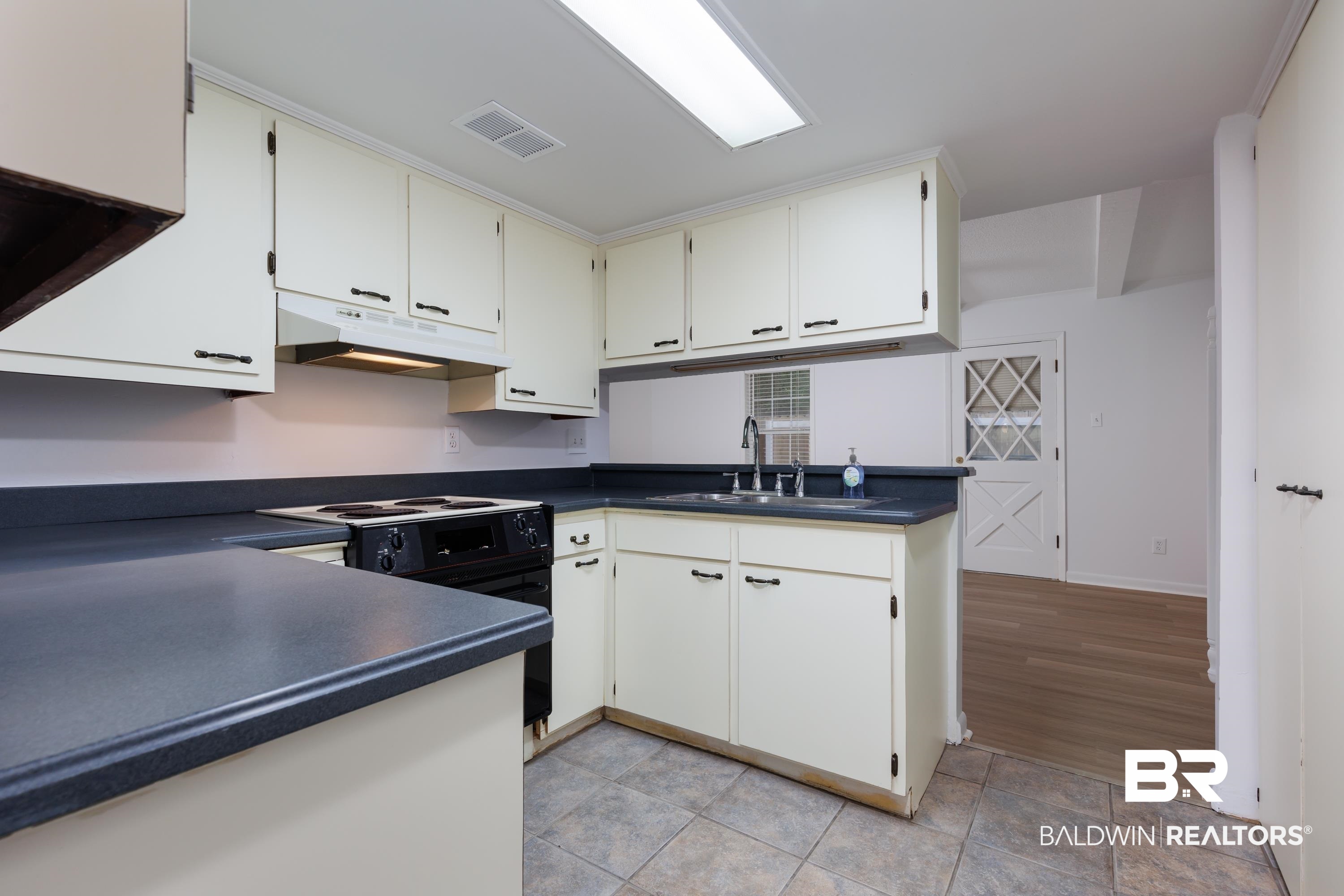 4017 Cottage Hill Road, Unit 38 Mobile, AL 36609 - Photo 8 of 13