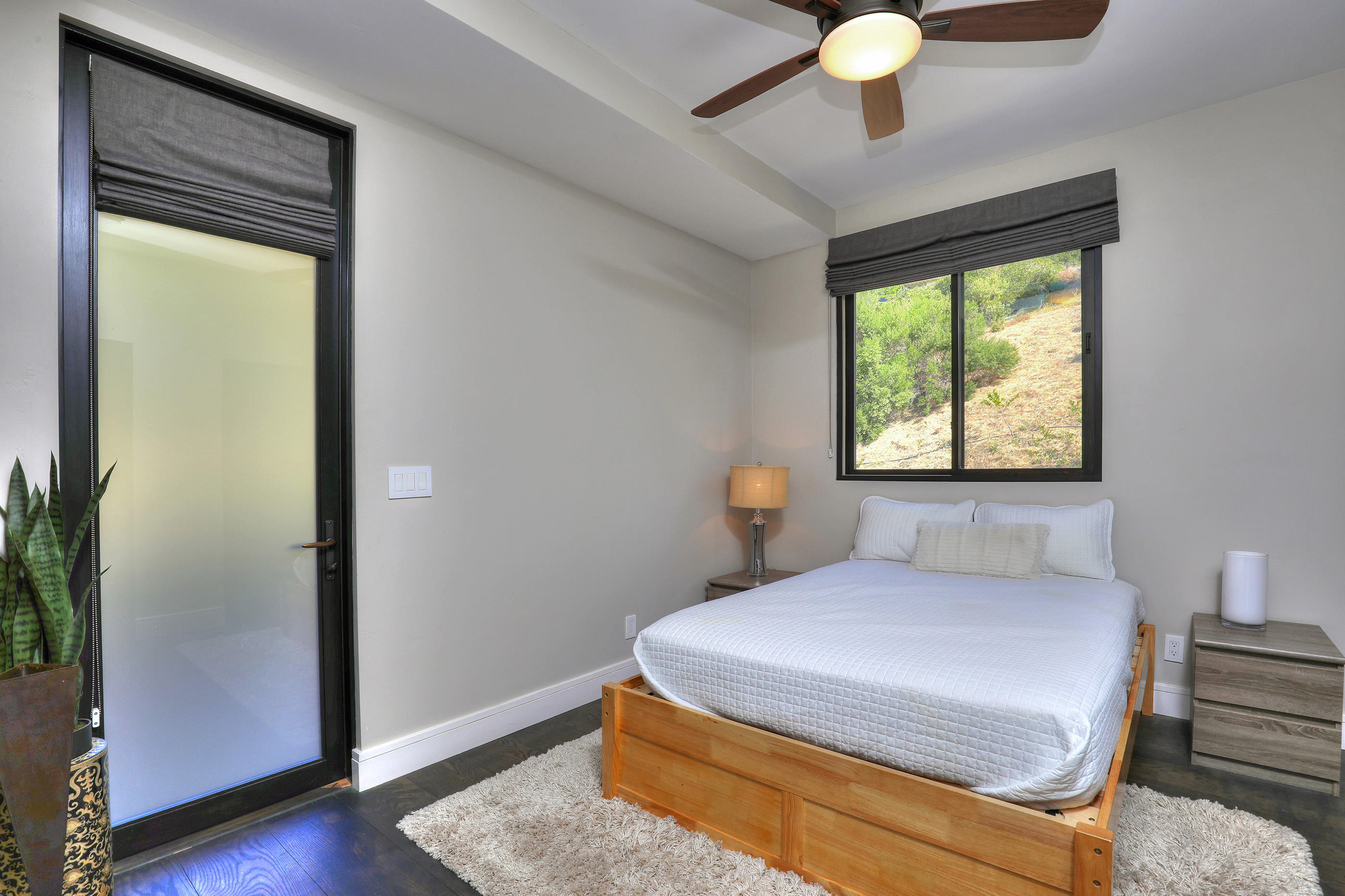 1100 Palomino Road Santa Barbara, CA 93105 - Photo 31 of 34 a bedroom with a bed and a window
