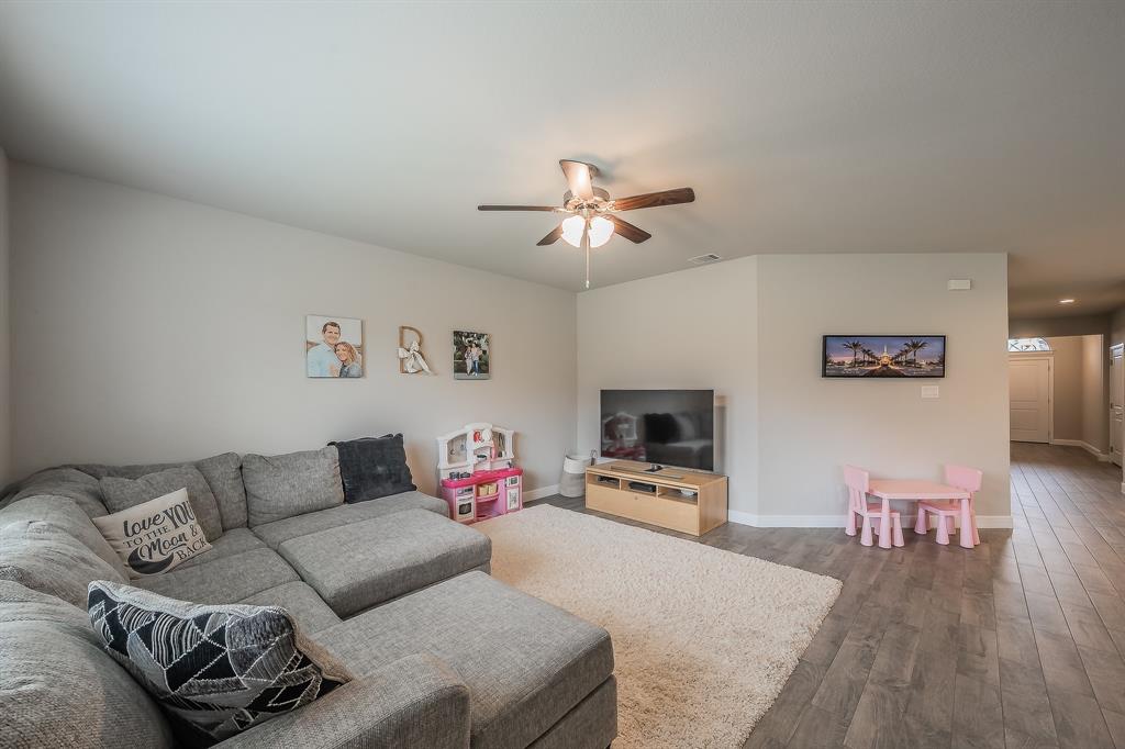 1212 Bosque Lane Weatherford, TX 76087 - Photo 9 of 38 a living room with furniture and a flat screen tv