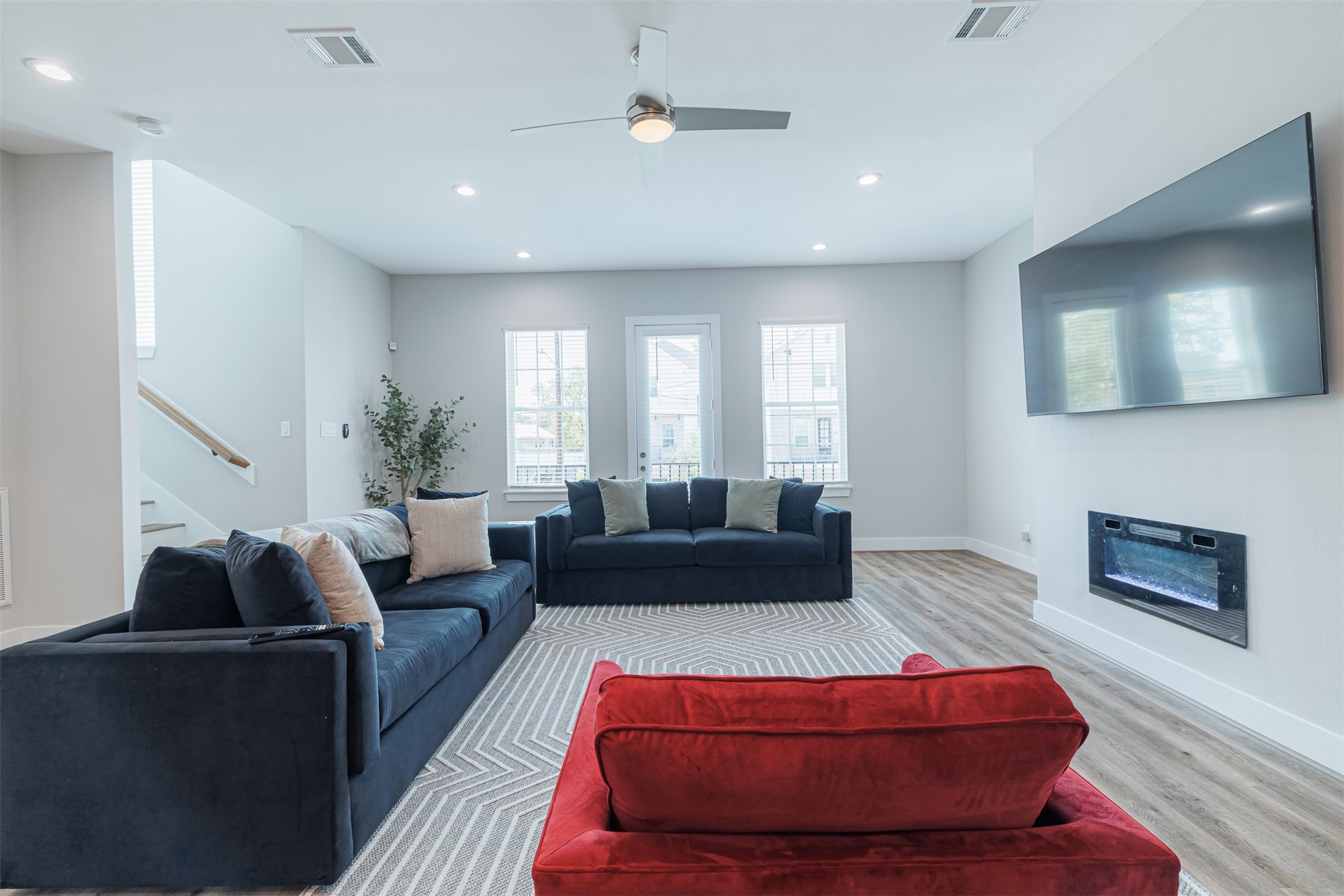 7814 De Priest Street Houston, TX 77088 - Photo 17 of 31 Spacious family room.