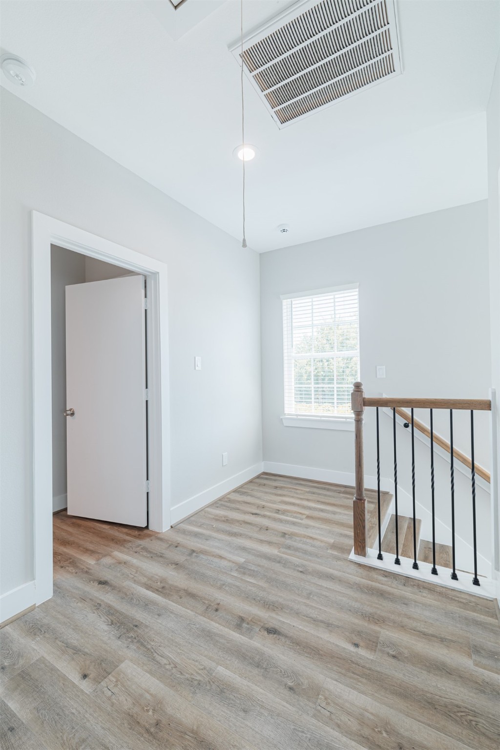 7814 De Priest Street Houston, TX 77088 - Photo 27 of 31 Landing at the 3rd floor.