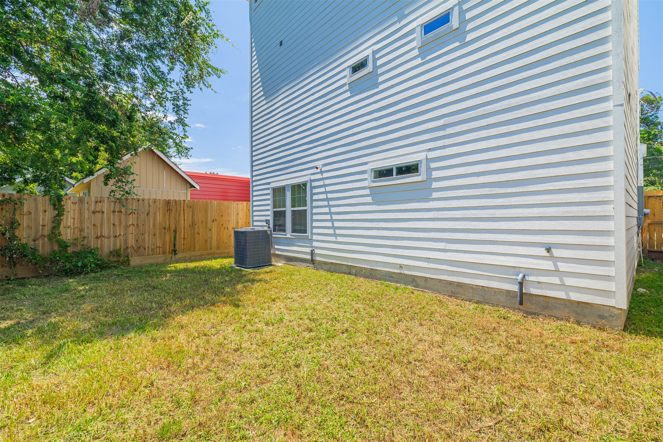 7814 De Priest Street Houston, TX 77088 - Photo 31 of 31 Fenced backyard.