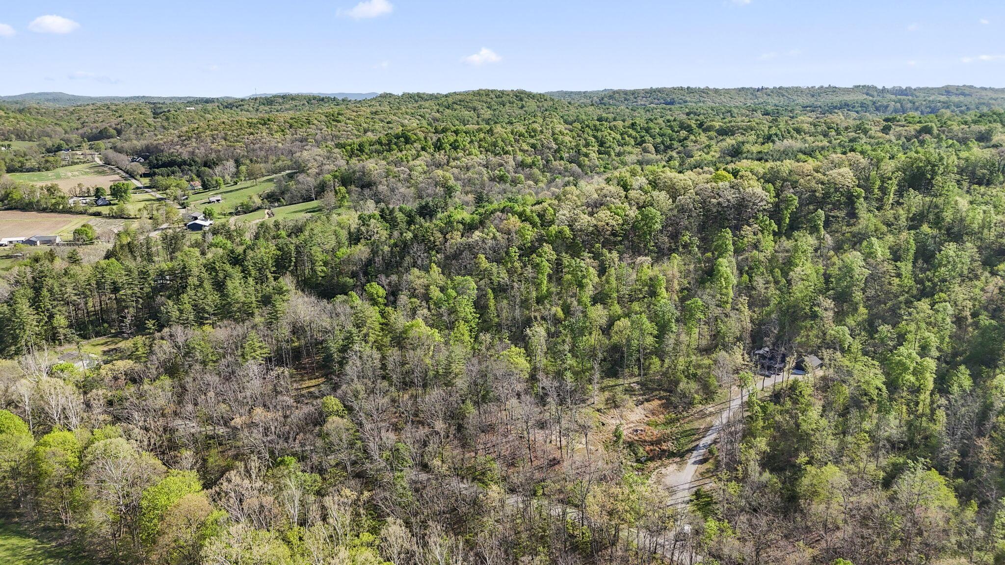 1588 Debord Road Chillicothe, OH 45601 - Photo 10 of 33 13-web-or-mls-DJI_20260423095400_0014_D