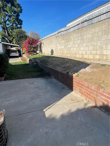 a view of a back yard of the house