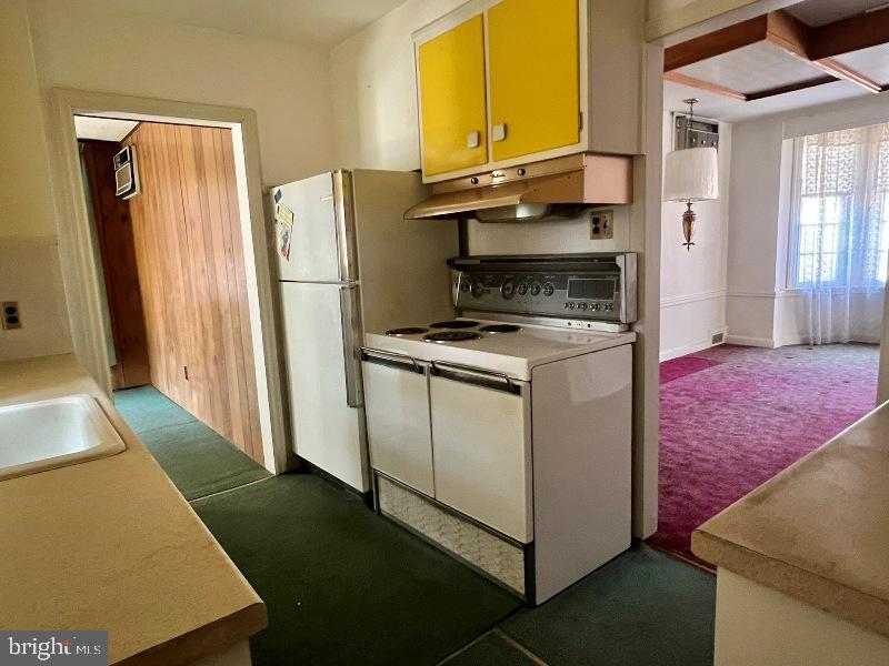 815 Pleasant Hill Road Wallingford, PA 19086 - Photo 8 of 28 a kitchen with a stove and a refrigerator