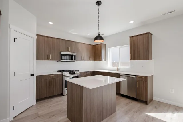 $454,990 | 5489 South Bittercreek Avenue, Meridian, ID 83642