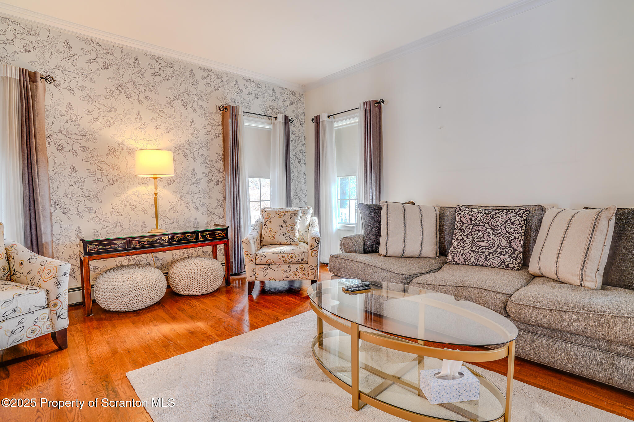 106 Constitution Drive Moscow, PA 18444 - Photo 11 of 119 Living Room