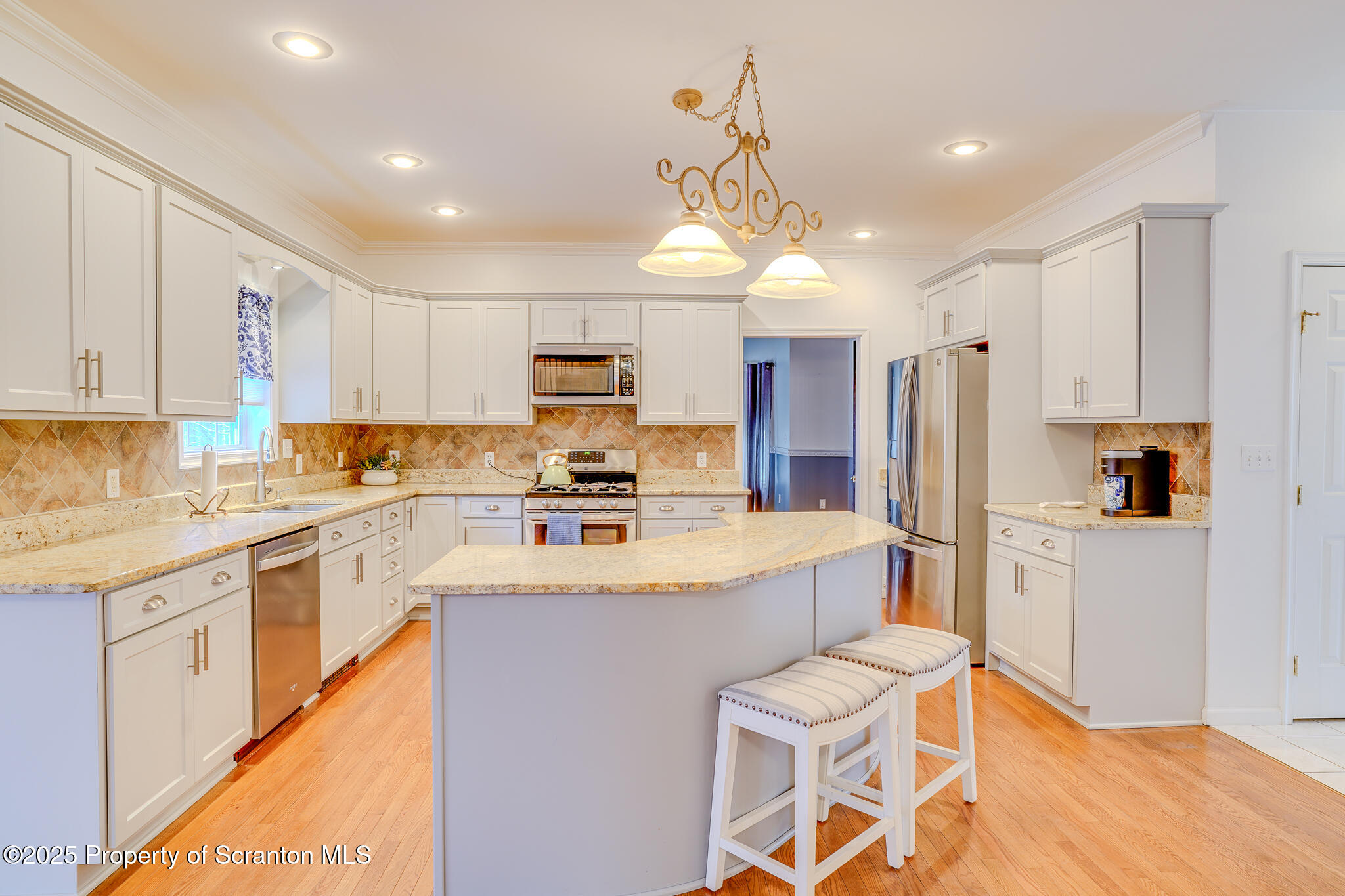 106 Constitution Drive Moscow, PA 18444 - Photo 16 of 119 Kitchen