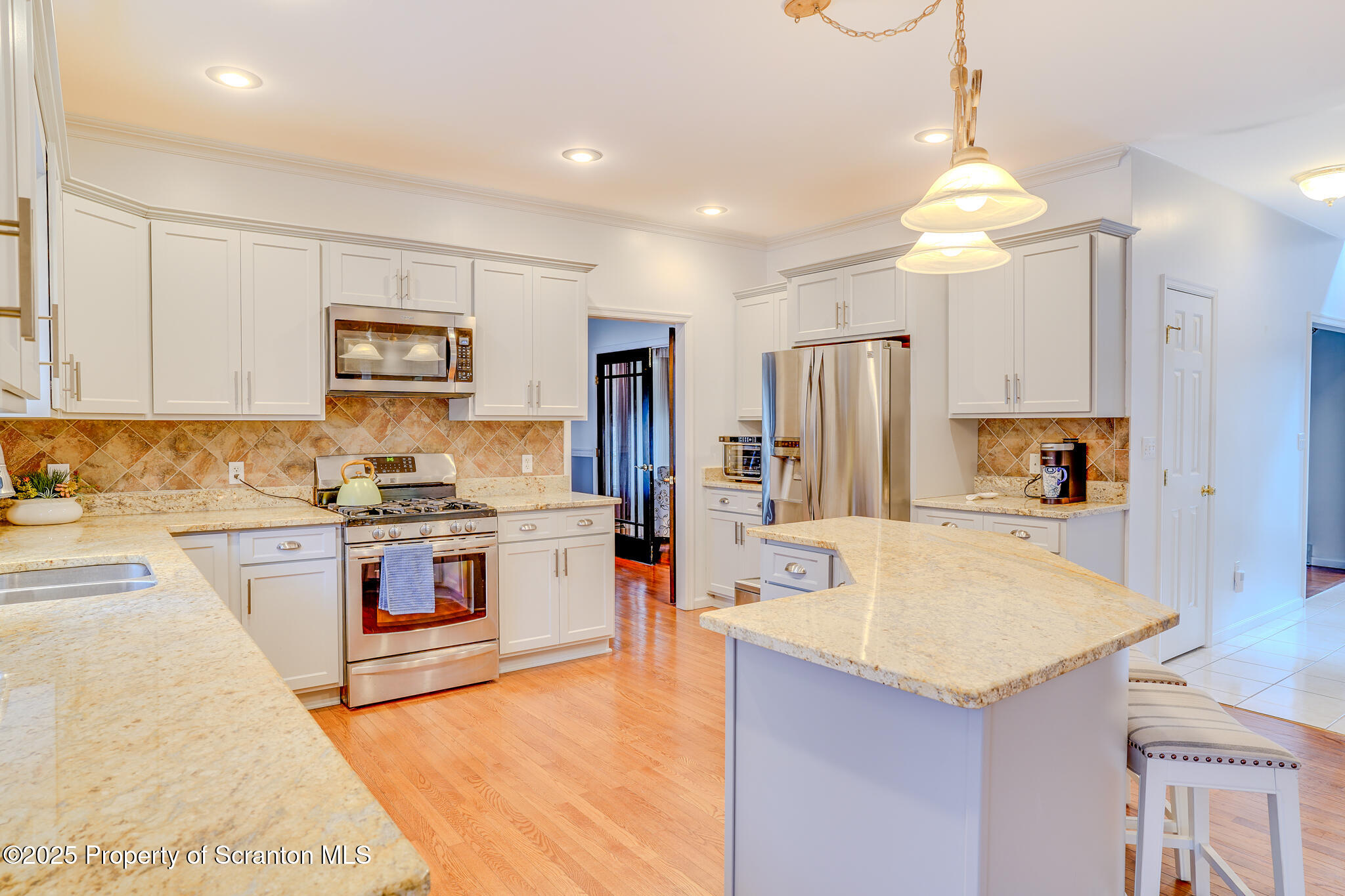 106 Constitution Drive Moscow, PA 18444 - Photo 17 of 119 Kitchen