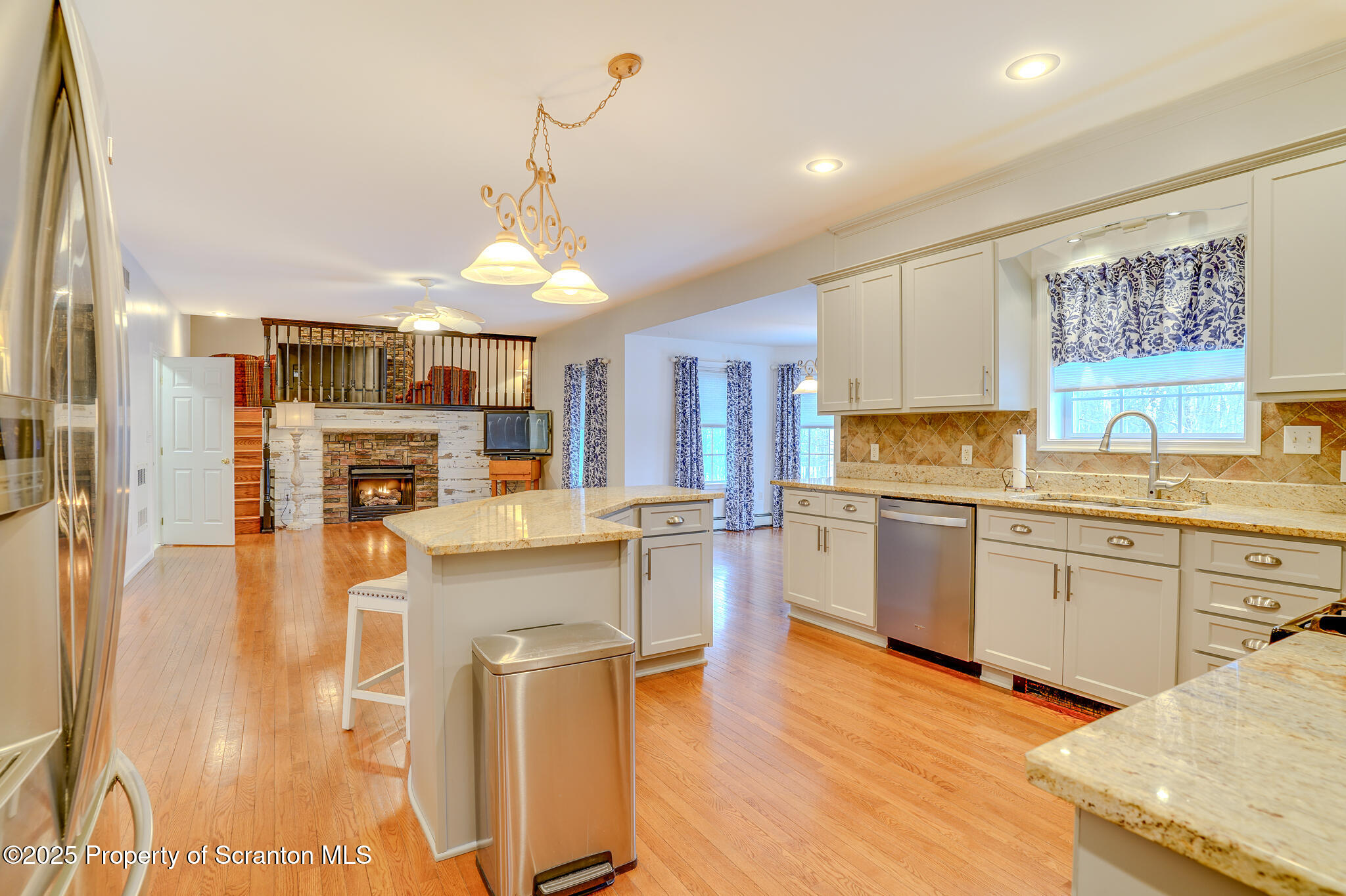 106 Constitution Drive Moscow, PA 18444 - Photo 19 of 119 Kitchen