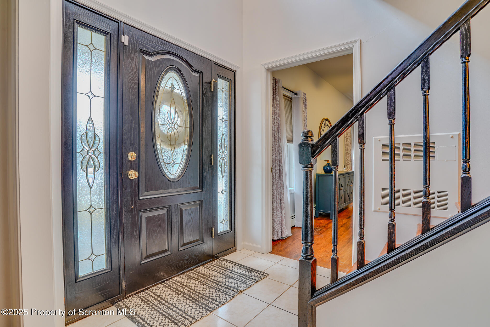 106 Constitution Drive Moscow, PA 18444 - Photo 2 of 119 Foyer