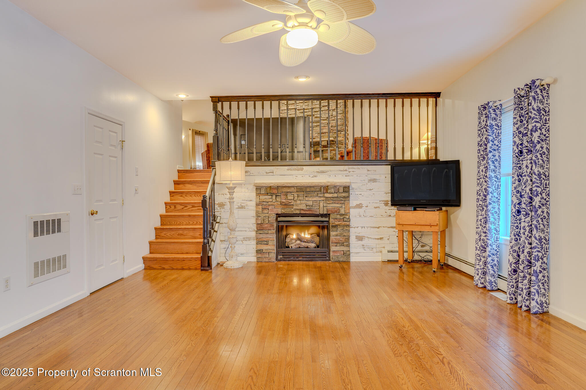 106 Constitution Drive Moscow, PA 18444 - Photo 27 of 119 Family Room