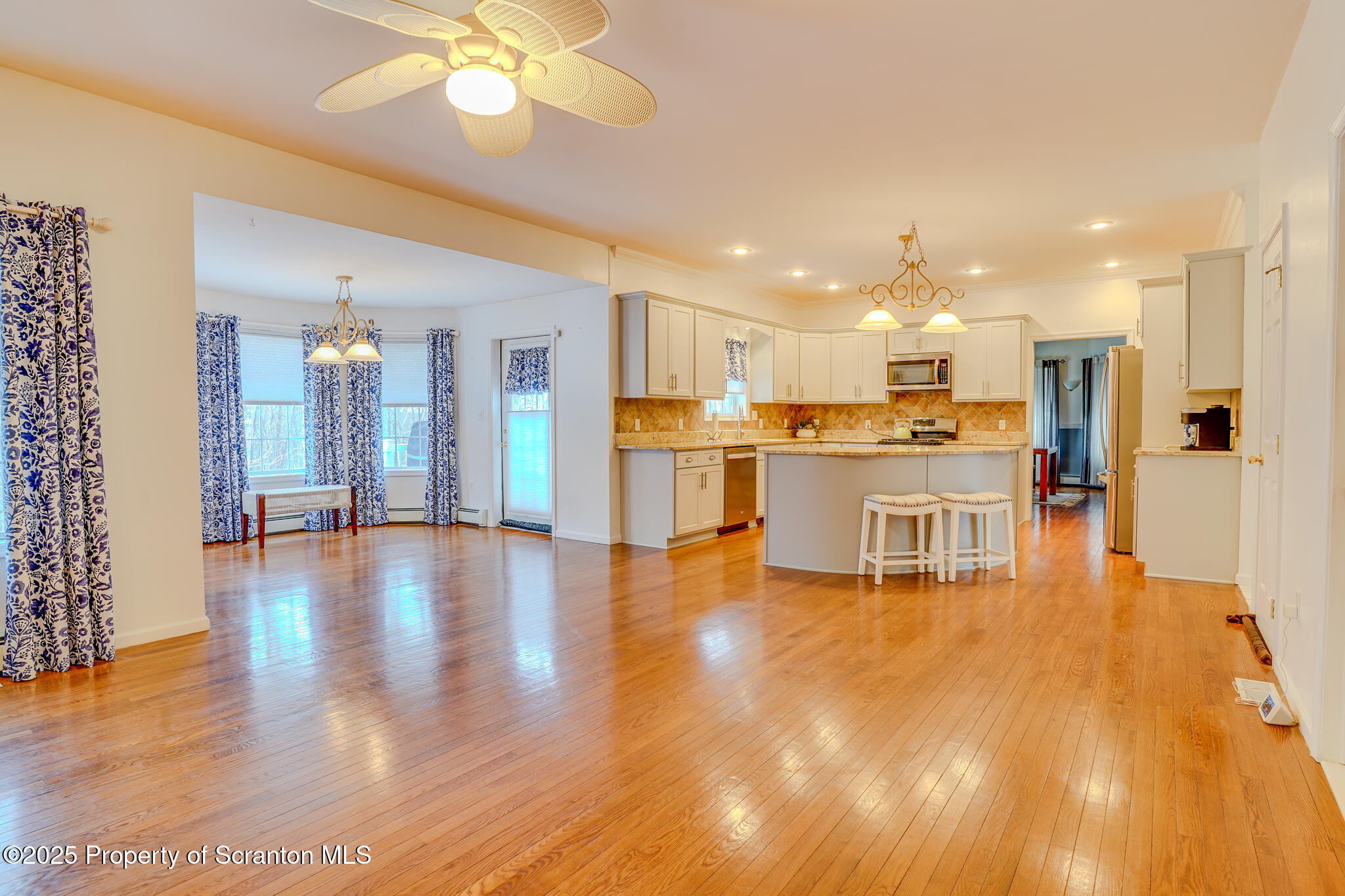 106 Constitution Drive Moscow, PA 18444 - Photo 31 of 119 Family Room