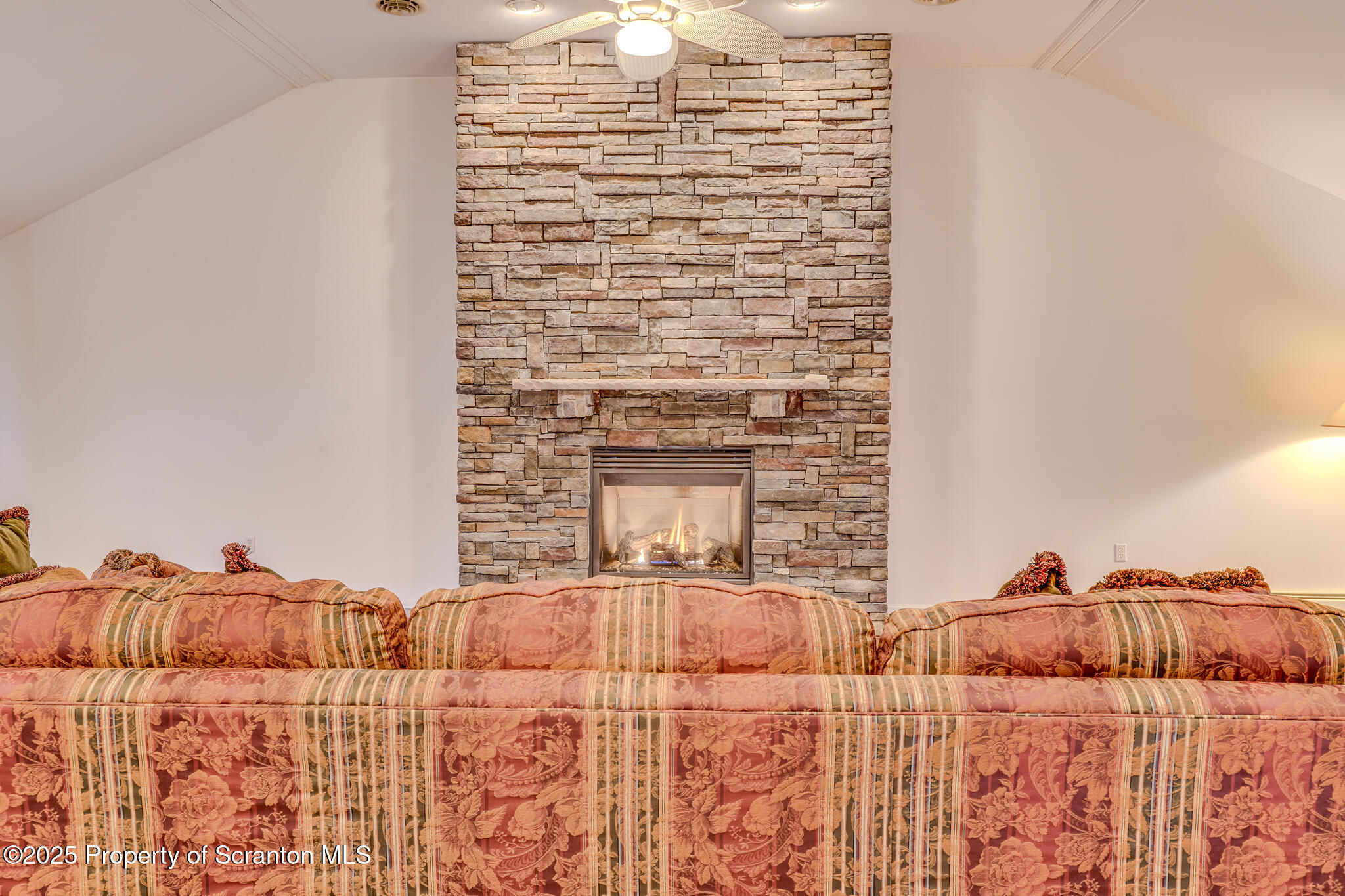 106 Constitution Drive Moscow, PA 18444 - Photo 39 of 119 Great Room