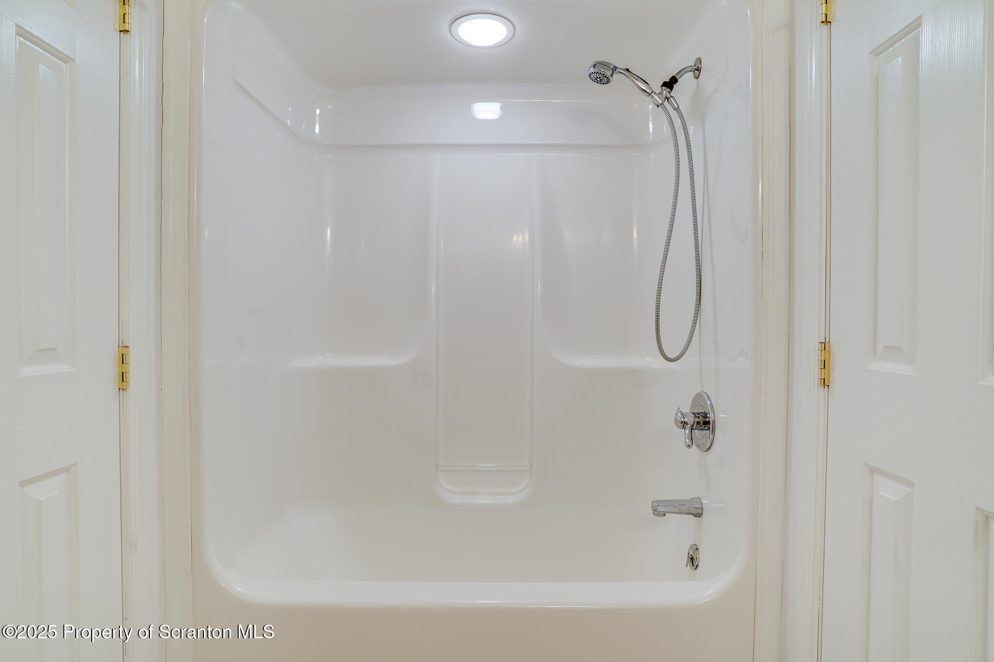 106 Constitution Drive Moscow, PA 18444 - Photo 48 of 119 Full Bath