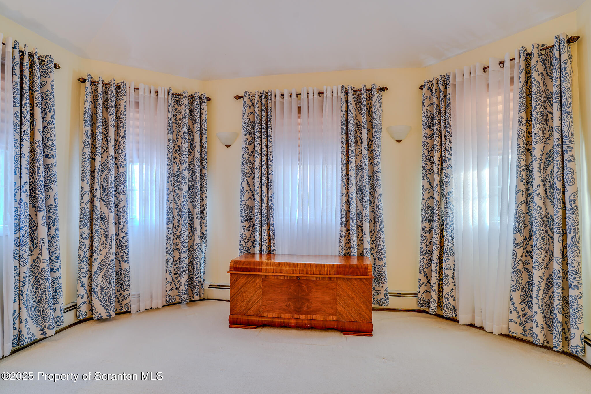 106 Constitution Drive Moscow, PA 18444 - Photo 60 of 119 Primary Bedroom