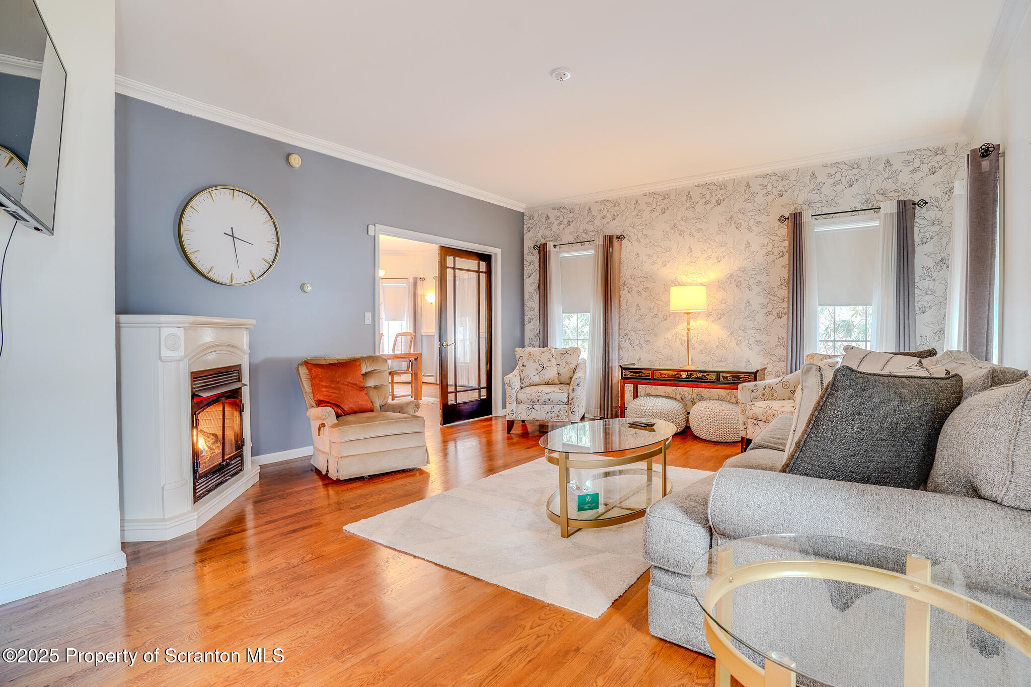 106 Constitution Drive Moscow, PA 18444 - Photo 6 of 119 Living Room
