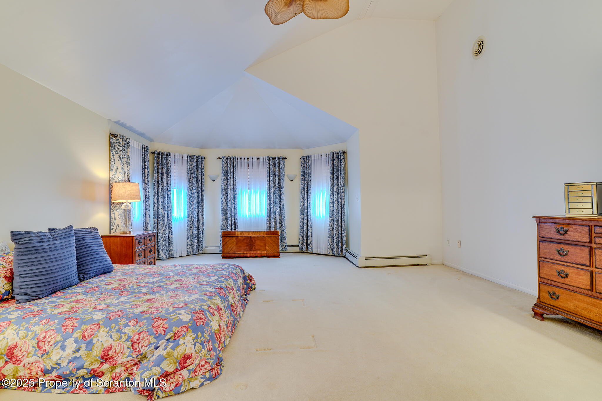 106 Constitution Drive Moscow, PA 18444 - Photo 68 of 119 Primary Bedroom