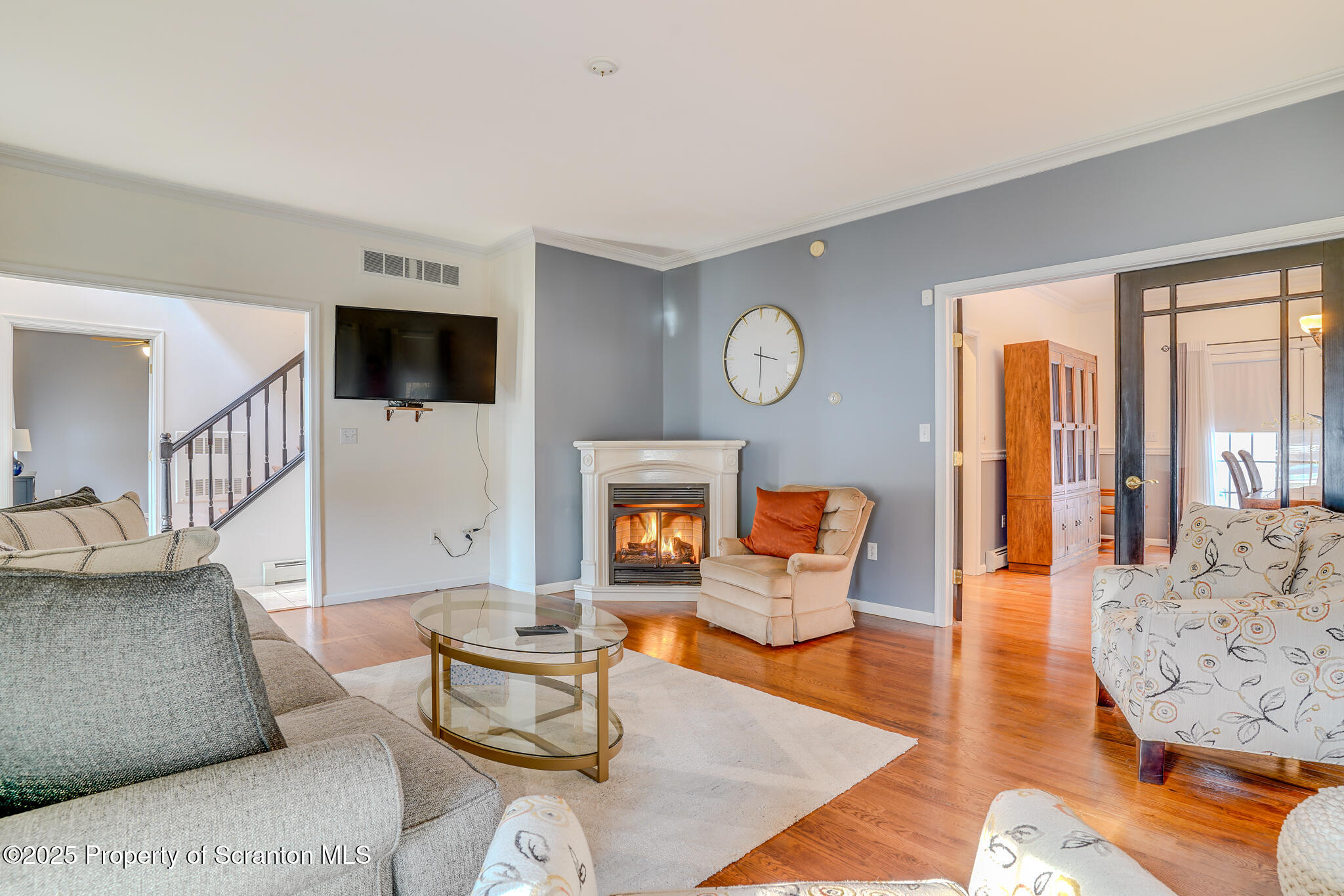 106 Constitution Drive Moscow, PA 18444 - Photo 8 of 119 Living Room