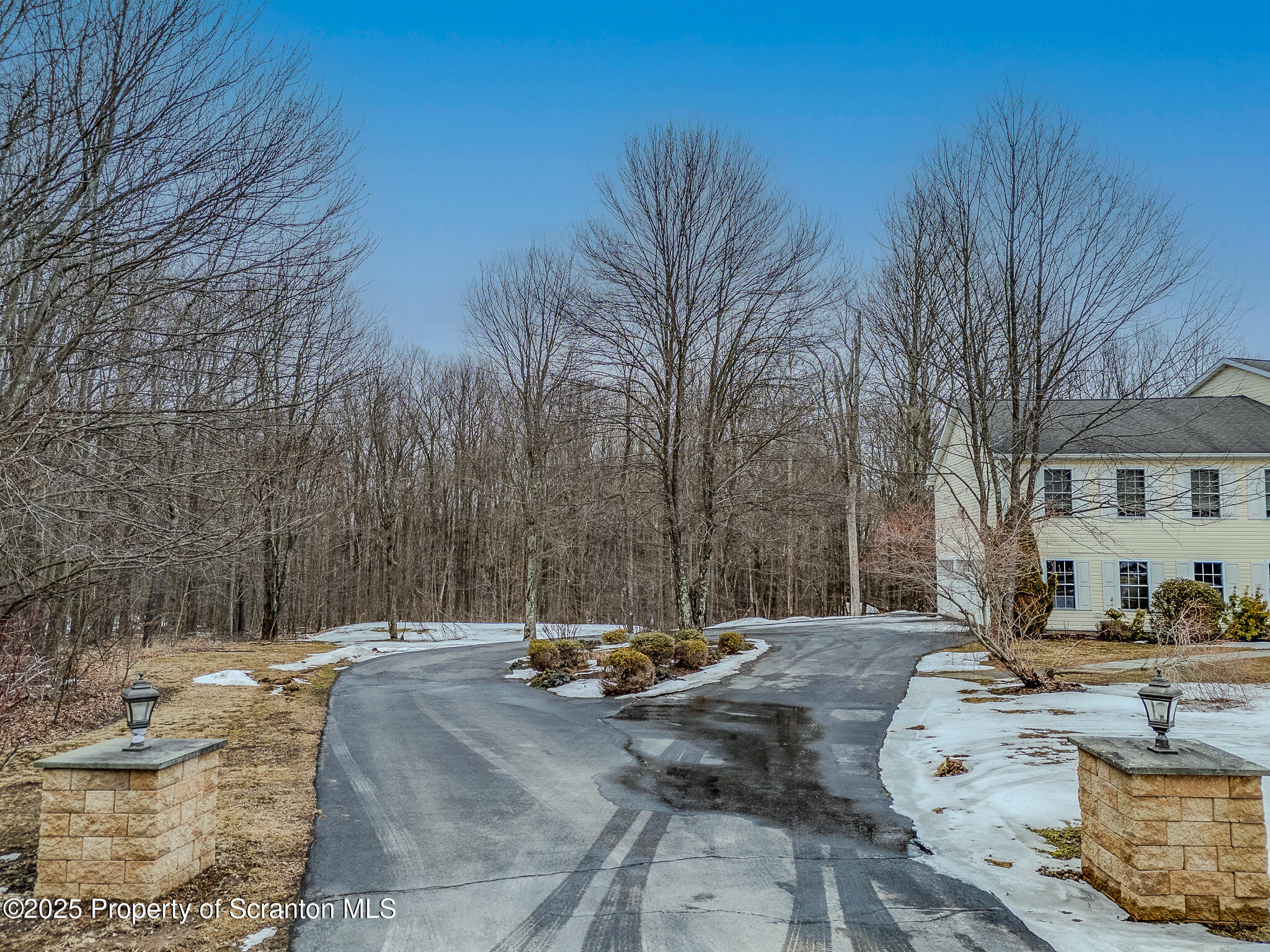 106 Constitution Drive Moscow, PA 18444 - Photo 82 of 119 Front
