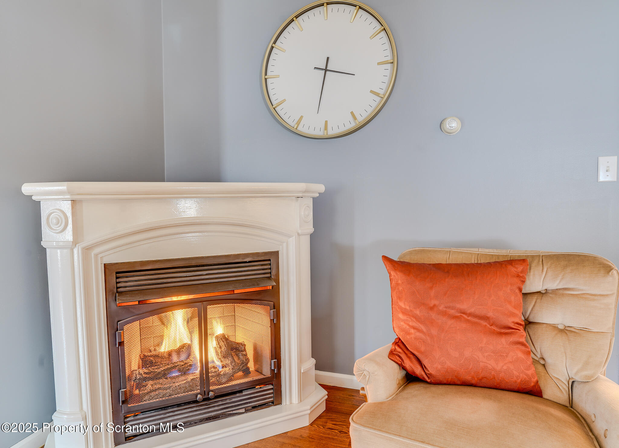 106 Constitution Drive Moscow, PA 18444 - Photo 10 of 119 Living Room