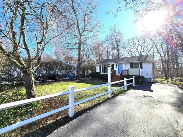 $429,000 | 595 South Street, Holbrook, MA 02343