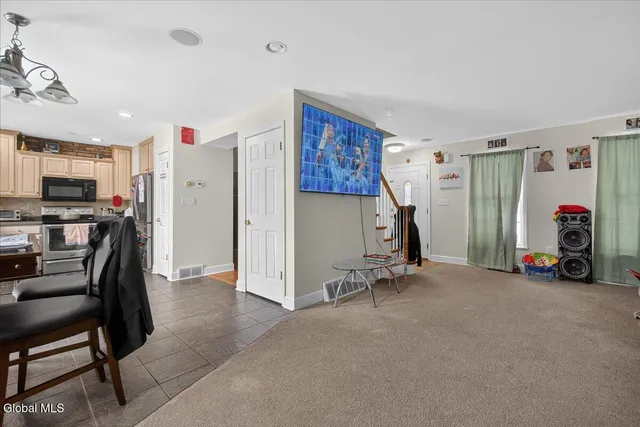 $525,000 | 118 Horizon Boulevard, Rotterdam, NY 12306