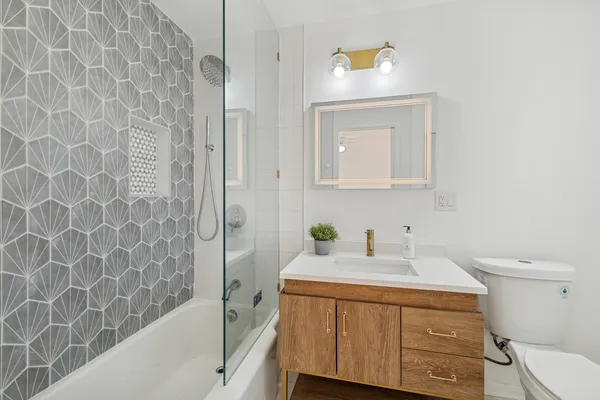 $3,295 | 10454 South Claremont Avenue, Unit 1, Chicago, IL 60643