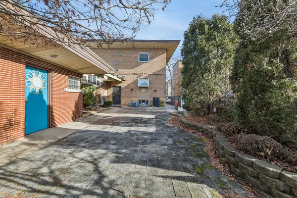 $3,295 | 10454 South Claremont Avenue, Unit 1, Chicago, IL 60643