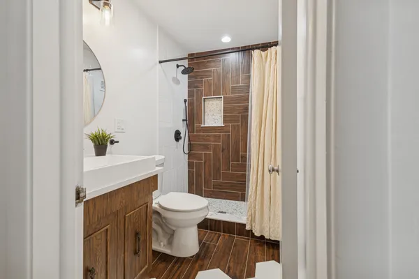 $3,295 | 10454 South Claremont Avenue, Unit 1, Chicago, IL 60643