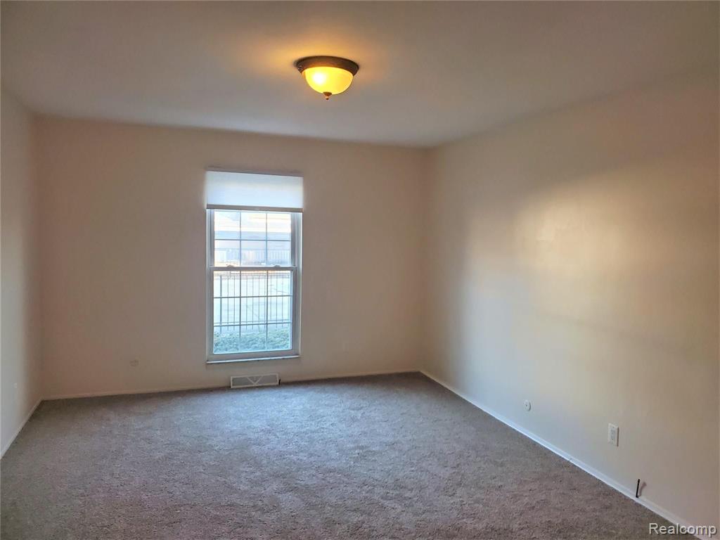 24360 East River Road, Unit 33 Grosse Ile, MI 48138 - Photo 16 of 25