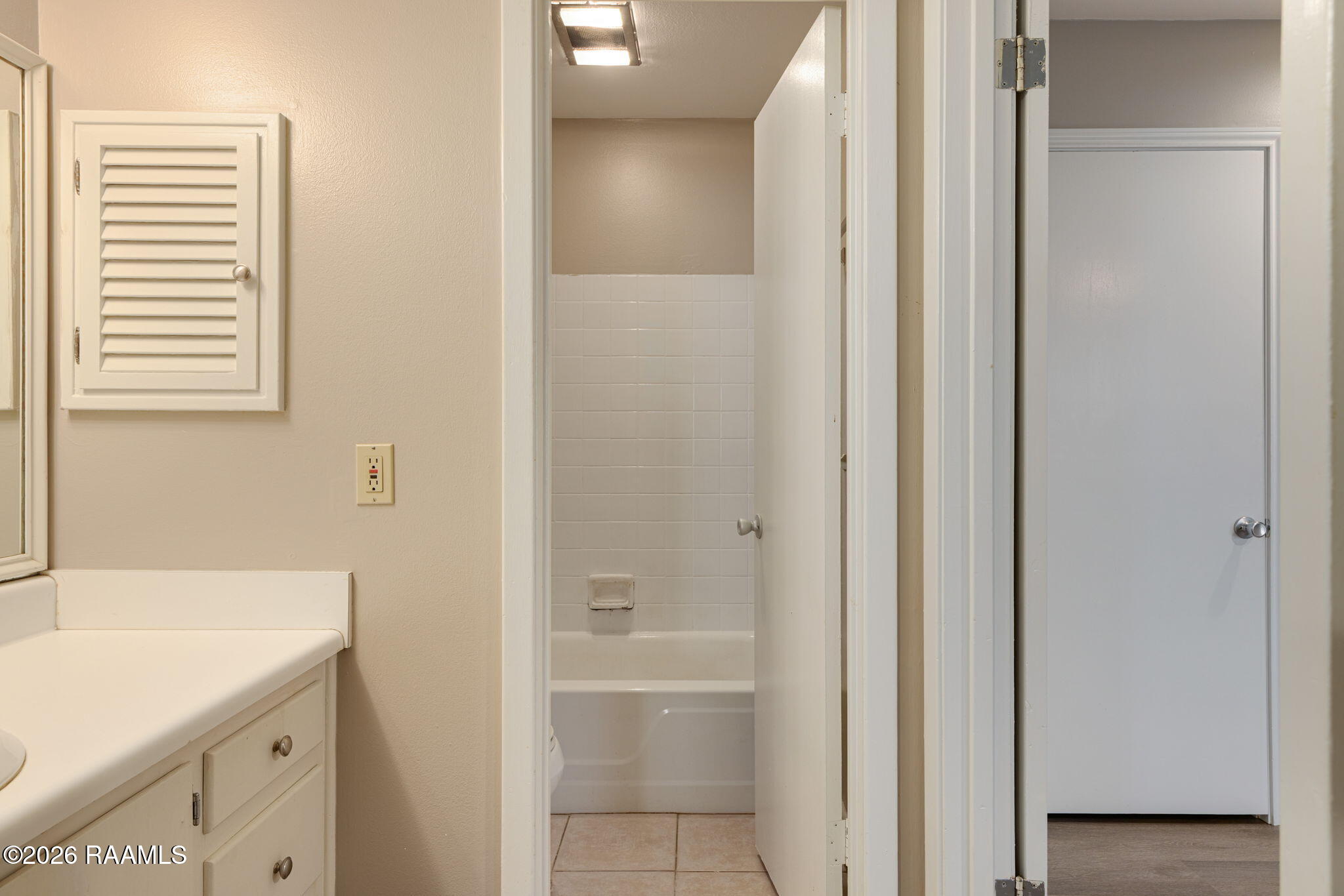 220 Doucet Road, Unit 122C Lafayette, LA 70503 - Photo 14 of 19 14-web-or-mls-220 Doucet Rd 122C-14