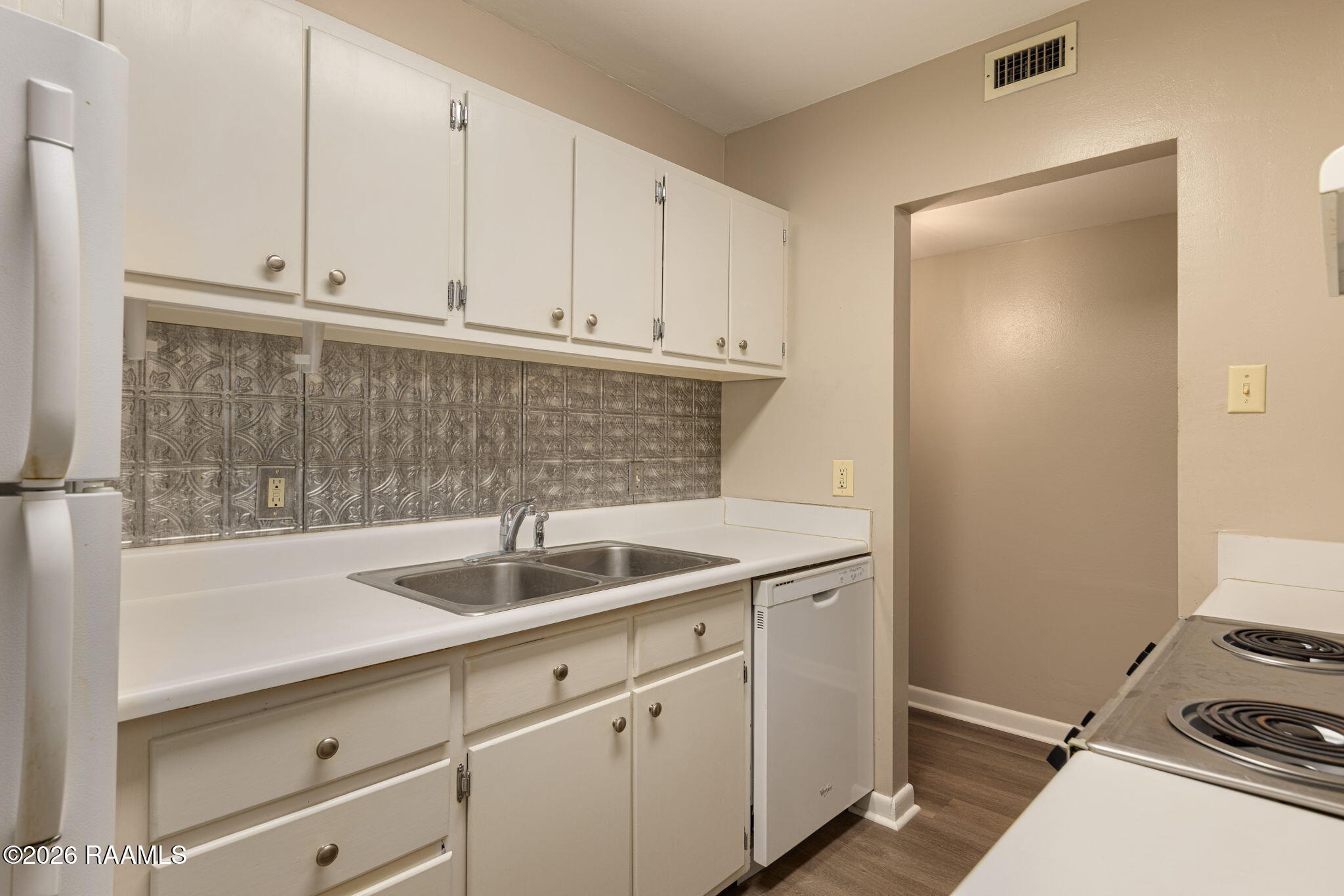 220 Doucet Road, Unit 122C Lafayette, LA 70503 - Photo 9 of 19 9-web-or-mls-220 Doucet Rd 122C-9