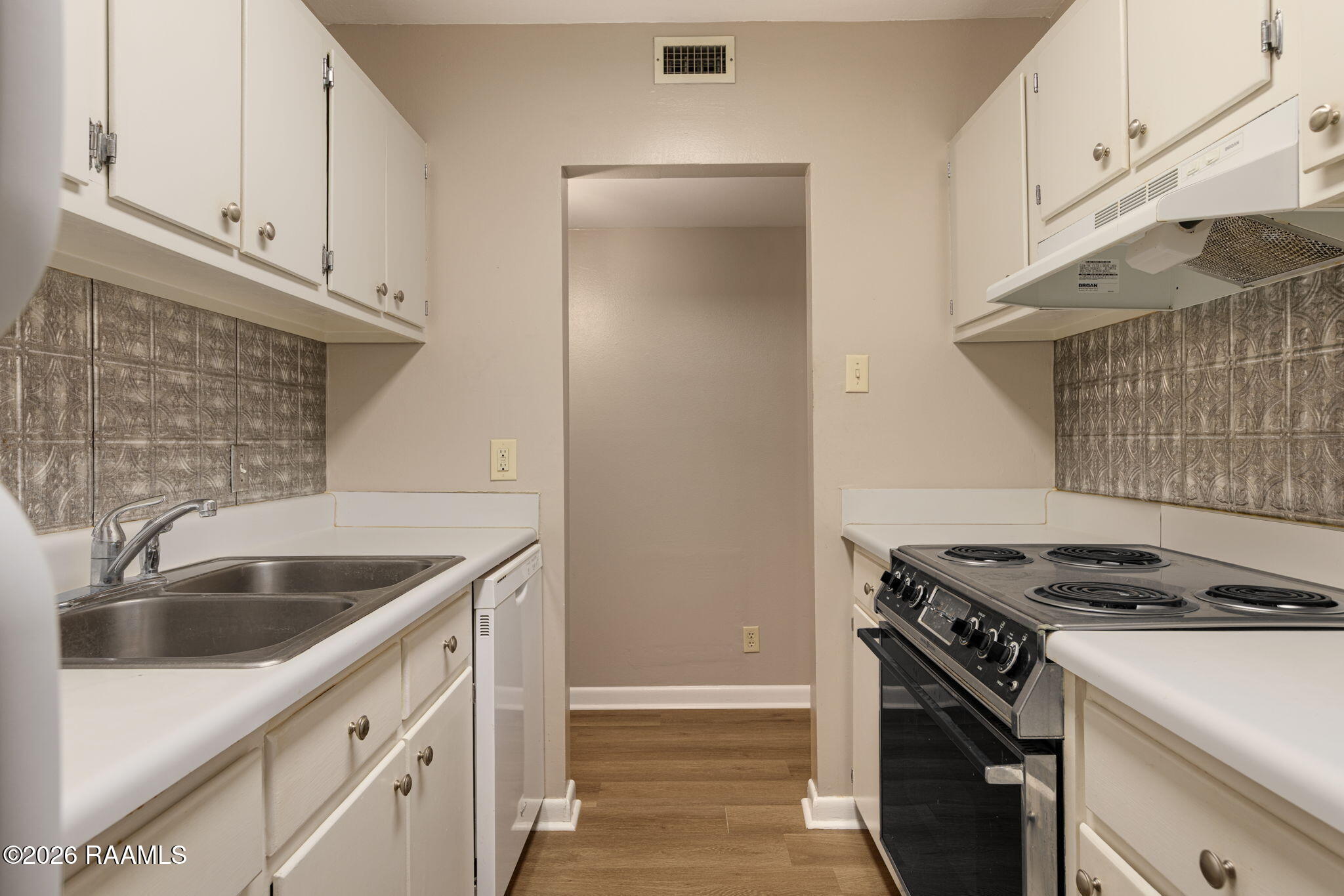 220 Doucet Road, Unit 122C Lafayette, LA 70503 - Photo 10 of 19 10-web-or-mls-220 Doucet Rd 122C-10