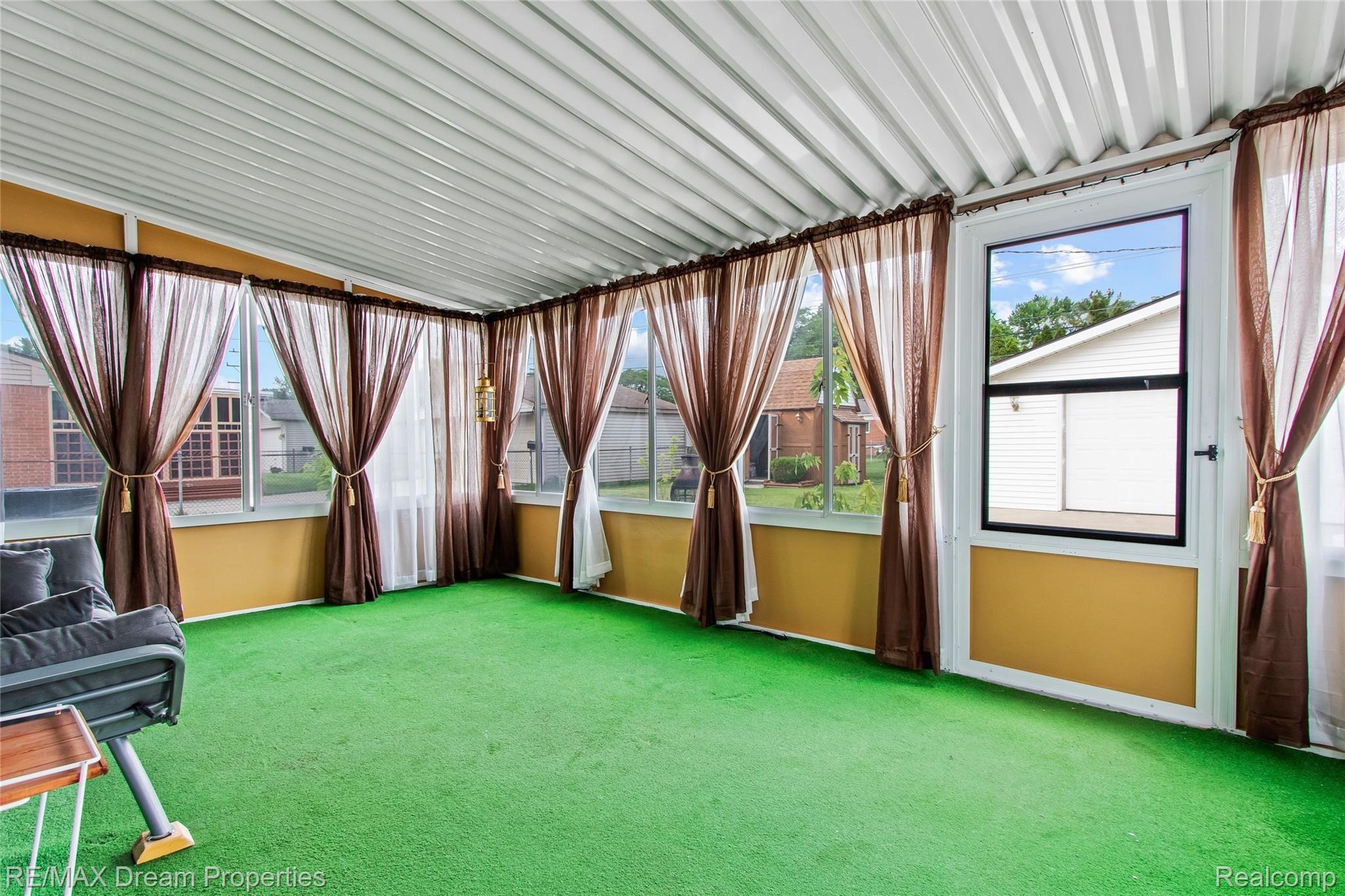 14731 Newburgh Road Livonia, MI 48154 - Photo 19 of 25 _MG_2159.jpg