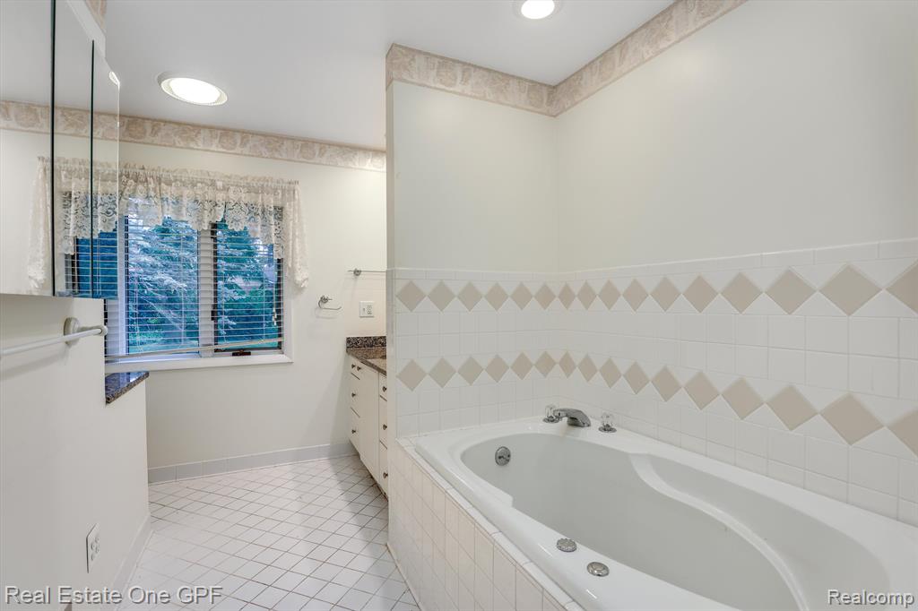 7 Vernier Road Grosse Pointe Shores, MI 48236 - Photo 17 of 25