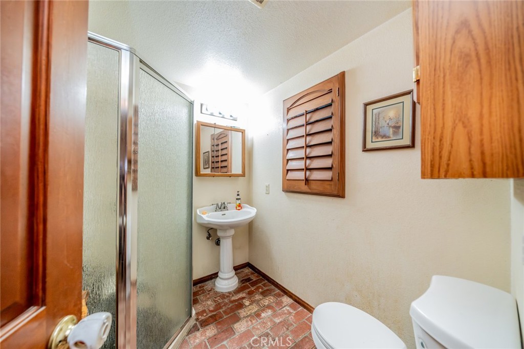 3230 Silver Ridge Drive Pinon Hills, CA 92372 - Photo 36 of 49 a bathroom with a toilet sink and shower