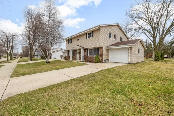 $245,000 | 2419 Deerfield Drive, West Bend, WI 53090