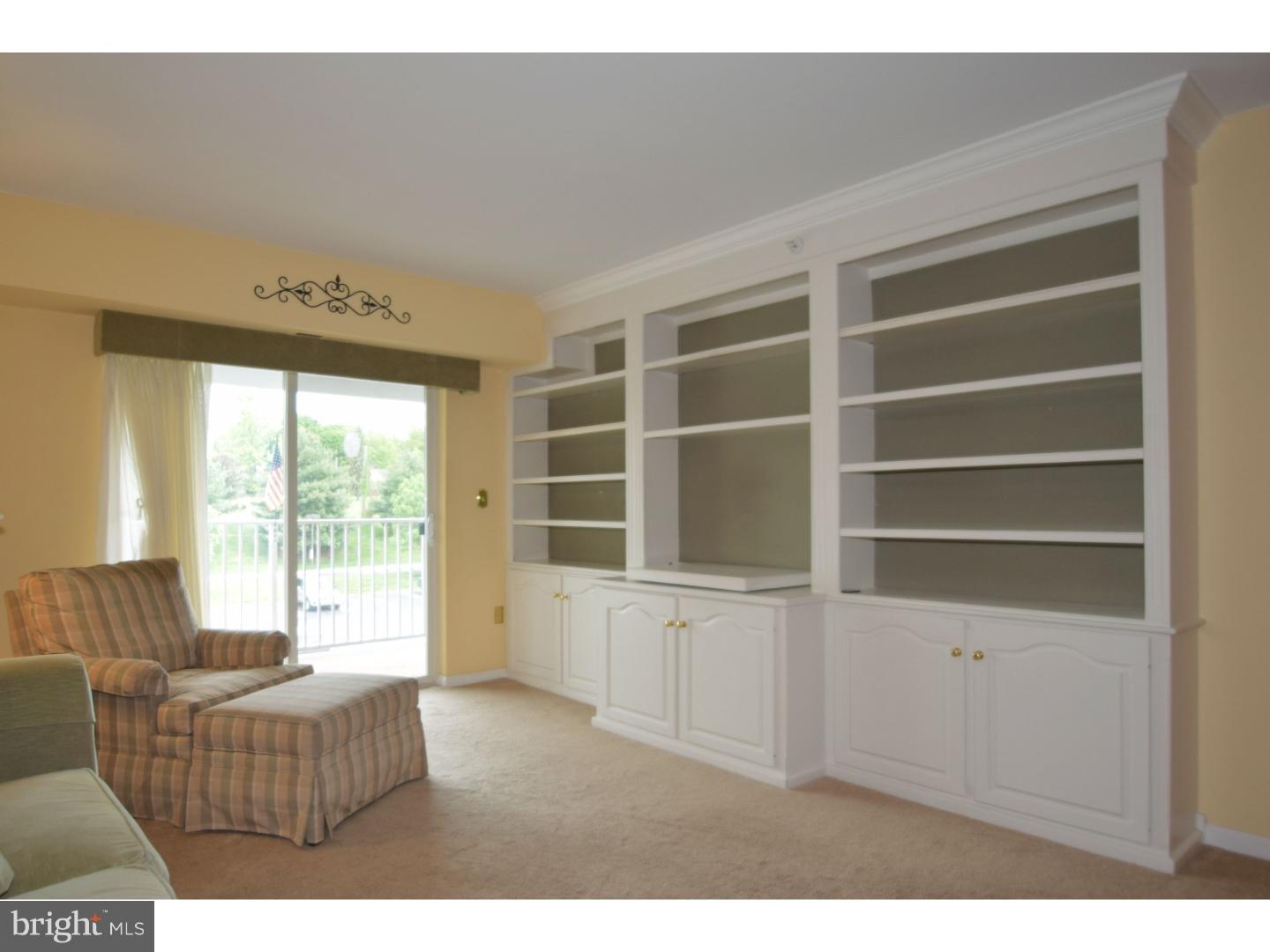 245 Brandon Road Norristown, PA 19403 - Photo 13 of 25 Living Room