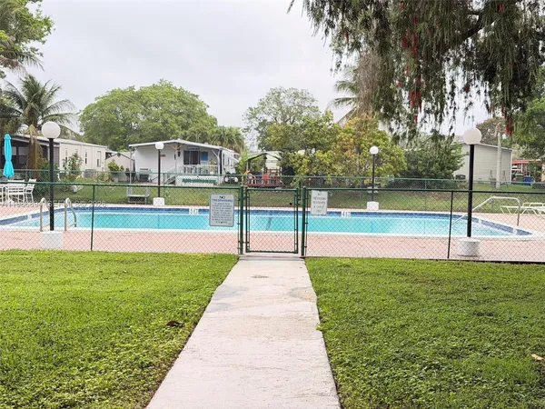 $1,850 | 6503 Winfield Boulevard, Unit 111D, Margate, FL 33063