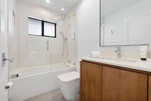 a close up view of a washer and dryer