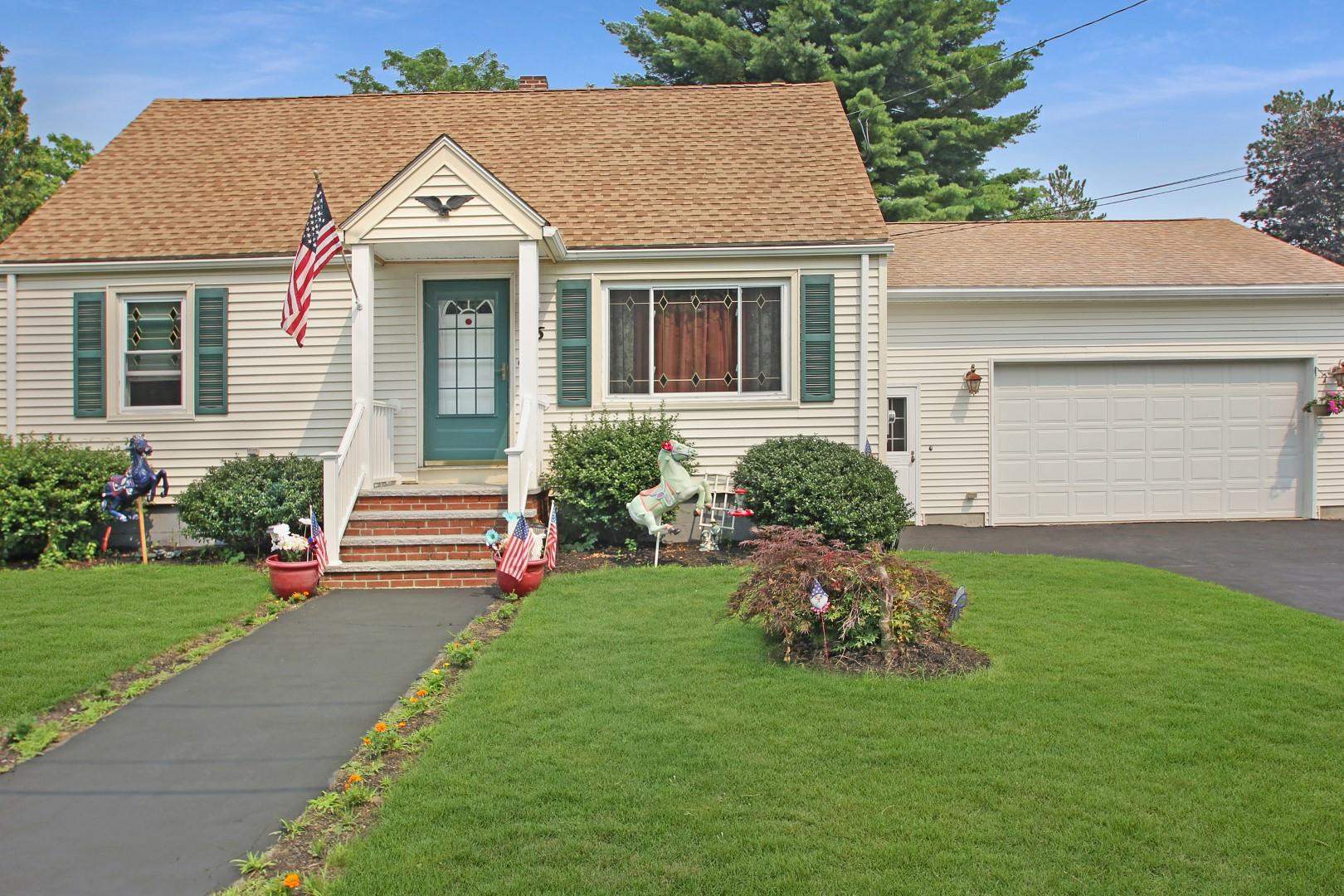 36 Maclarnon Road Salem, NH 03079 - Photo 2 of 25 Gallery Image 2