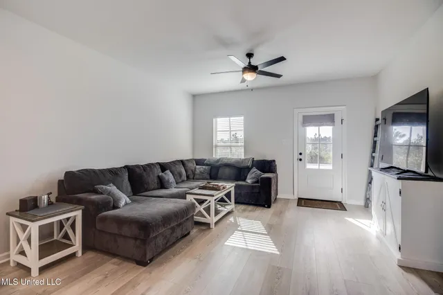 $1,950 | 15359 Serene Street, Gulfport, MS 39503