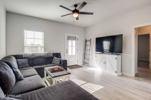 $1,950 | 15359 Serene Street, Gulfport, MS 39503