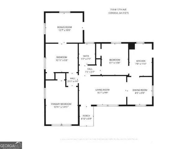 a view of empty room with window