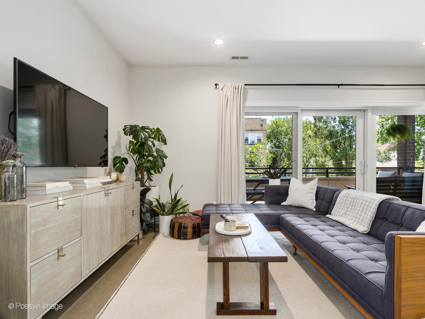 2916 West Shakespeare Avenue, Unit 2 Chicago, IL 60647 - Photo 3 of 21