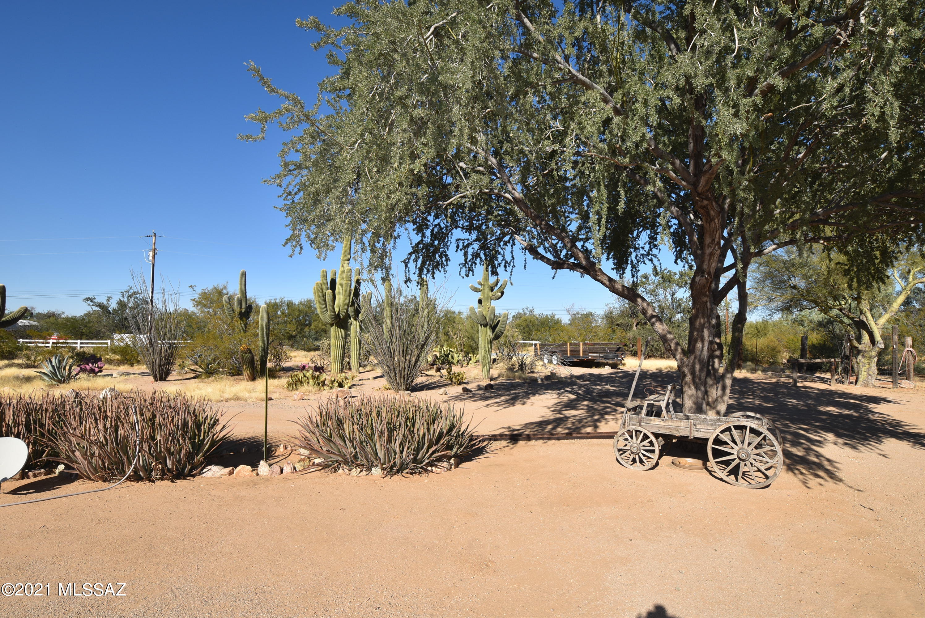 5820 North Chaparral Road Tucson, AZ 85743 - Photo 2 of 50