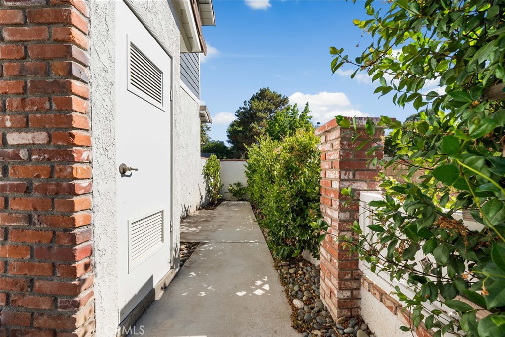 24405 Derian Drive Newhall, CA 91321 - Photo 41 of 44