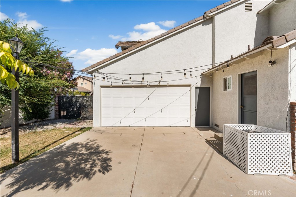24405 Derian Drive Newhall, CA 91321 - Photo 44 of 44 a backyard of a house